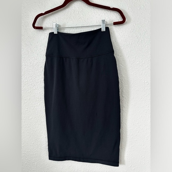 Lululemom Slim-Fit High-Rise Skirt Size S 4-6 - Picture 4 of 9